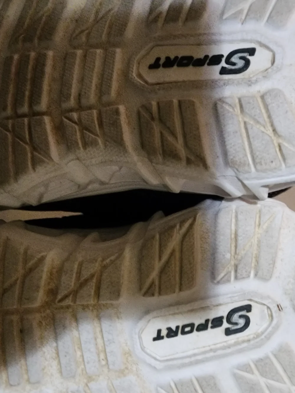 Skechers Black Kids Light-Up Sneakers with White Soles zigzag design size 5